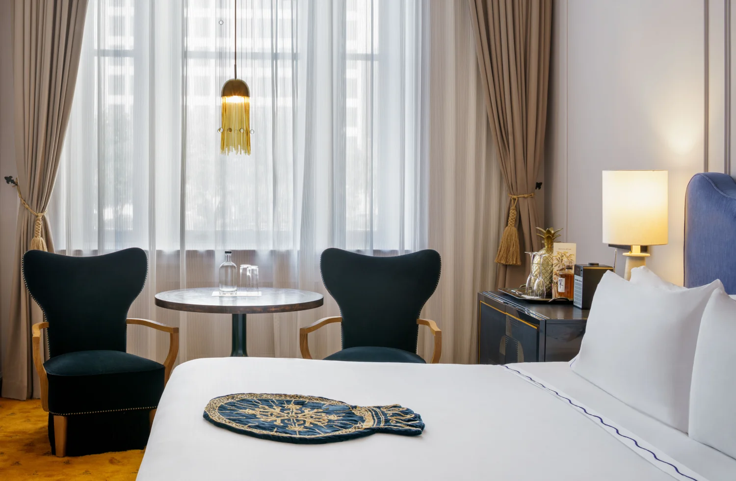 Maison-Metier-Deluxe-Luxury-King-Bedside-Seating